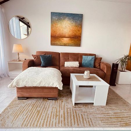 Seafront Apartment Terrace, Lounger & Panoramic Ocean Views Mellieħa Kültér fotó