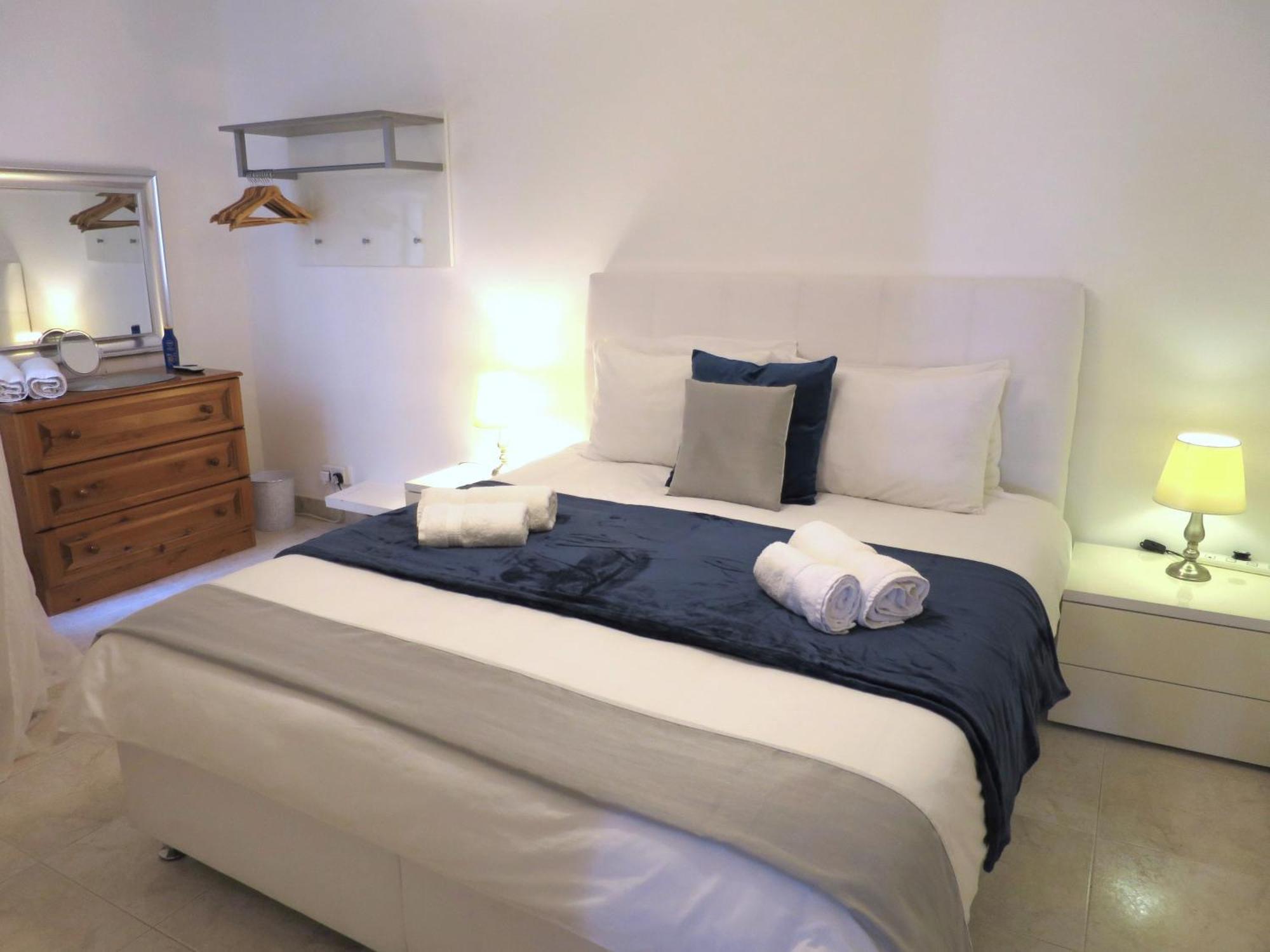 Seafront Apartment Terrace, Lounger & Panoramic Ocean Views Mellieħa Kültér fotó