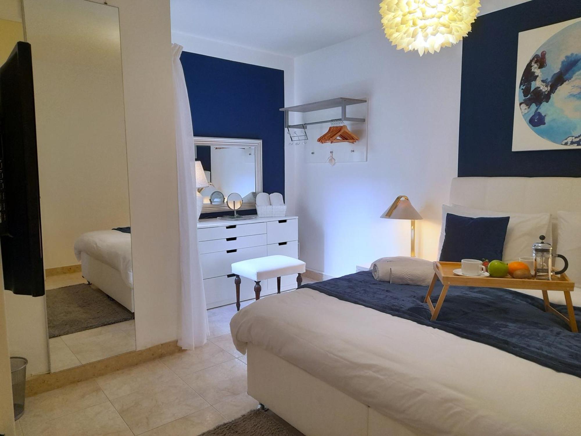 Seafront Apartment Terrace, Lounger & Panoramic Ocean Views Mellieħa Kültér fotó