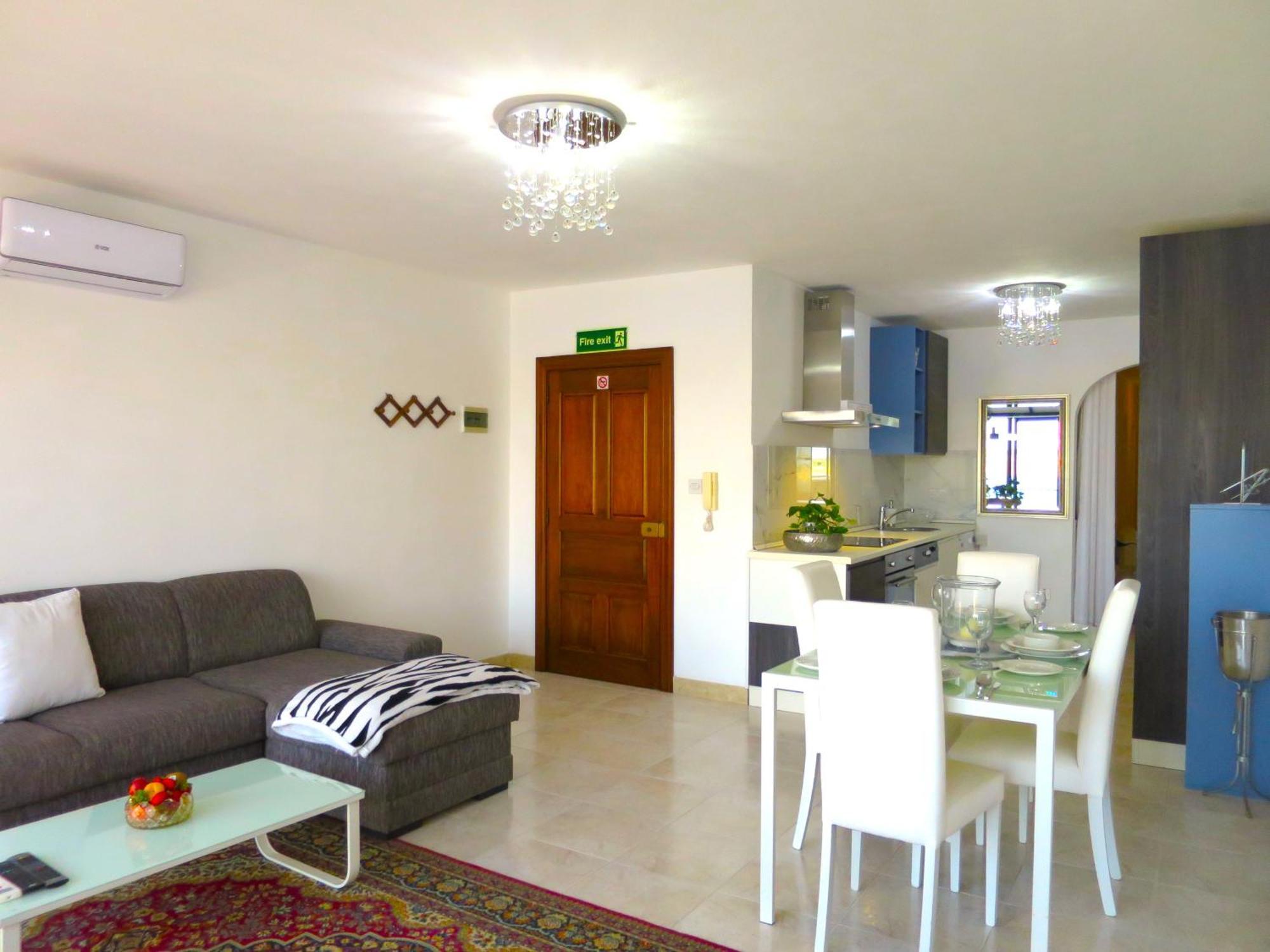 Seafront Apartment Terrace, Lounger & Panoramic Ocean Views Mellieħa Kültér fotó