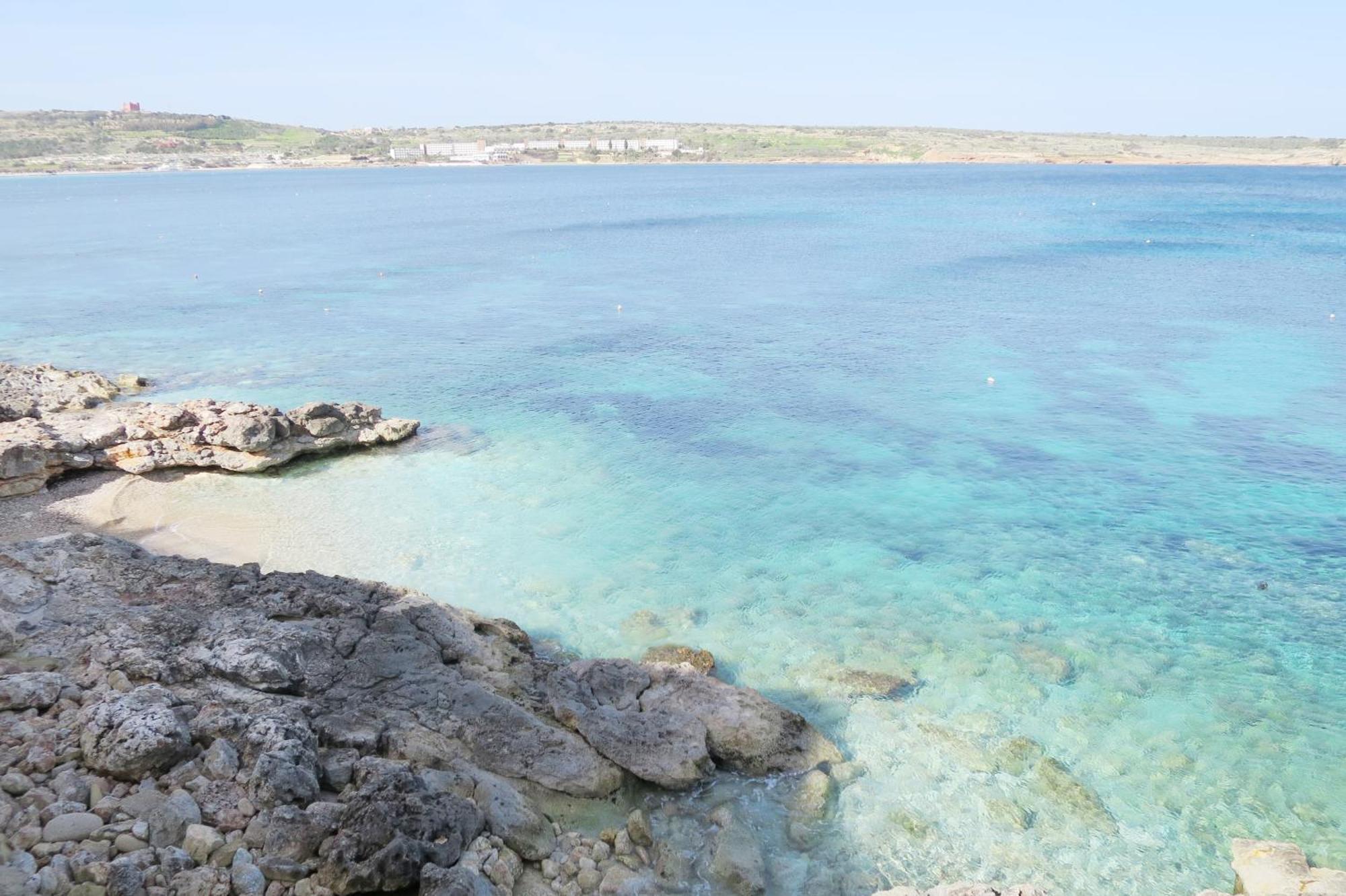 Seafront Apartment Terrace, Lounger & Panoramic Ocean Views Mellieħa Szoba fotó